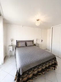 Authentic 1-bedroom apartment in La Ferté-sous-Jouarre - Image 4