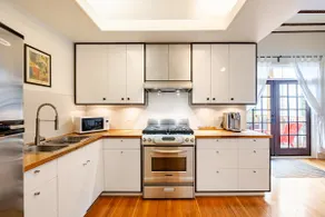 Charming Home near DT- Book Jul 2-5 free game tix! - Image 5