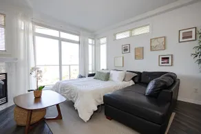 Lakeview Downtown Condo, Pool + Hot Tub + Parking - Image 3