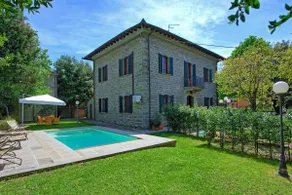 Villa con jardín, barbacoa y piscina privada | Vistas al lago - Image 2