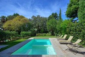 Villa con jardín, barbacoa y piscina privada | Vistas al lago - Image 5