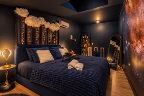 Le 7e Ciel • Love room, whirlpool bathtub & movie theater - Image 4
