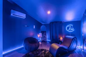 Le 7e Ciel • Love room, whirlpool bathtub & movie theater - Image 2