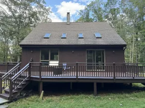 Modern Retreat in Wäldern mit Bachlauf und Wandern in der Nähe von Bethel Woods - Image 2