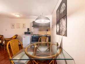 1B Spacious Queen Suite with a living and dining room - Image 4