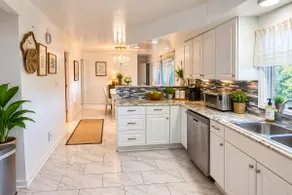 West Orange 3 Bed, Huge Kitchen & Living Room - Image 5