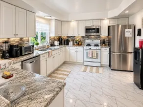 West Orange 3 Bed, Huge Kitchen & Living Room - Image 3