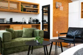 Mid Mod Studio - Garage - Kitchenette - 0.5 miles UCA - Image 3