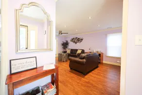 Townhouse minutes from Downtown - Image 4