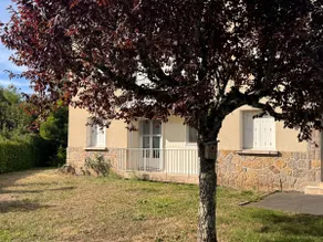 Chez Maxime between Lioran & Aurillac – Parking and balcony - Image 2