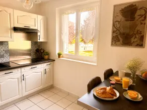 Chez Maxime between Lioran & Aurillac – Parking and balcony - Image 3