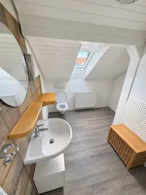 Cozy top-floor apartment in a quiet residential area - Image 4
