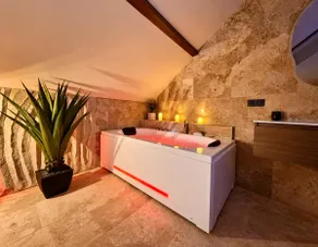L'Annexe 2 - Suite with private whirlpool bath & air conditioning - Image 3