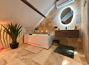 L'Annexe 2 - Suite with private whirlpool bath & air conditioning - Image 4