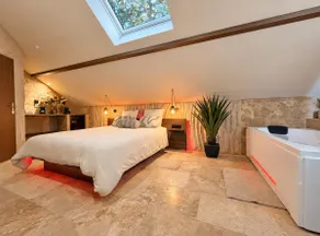 L'Annexe 2 - Suite with private whirlpool bath & air conditioning - Image 2