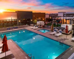 Stunning Apt | Rooftop Pool | Desert Ridge - Image 4