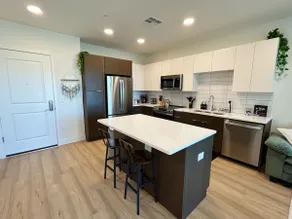 Stunning Apt | Rooftop Pool | Desert Ridge - Image 2