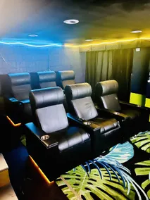 Annies house/movie theater/music recording studio - Image 5