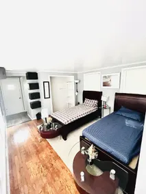 Annies house/movie theater/music recording studio - Image 4