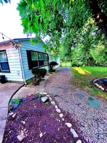 Annies house/movie theater/music recording studio - Image 3