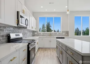 Luxury townhome beautiful Edmonds close Seattle. - Image 4