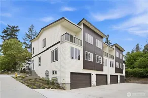 Luxury townhome beautiful Edmonds close Seattle. - Image 2