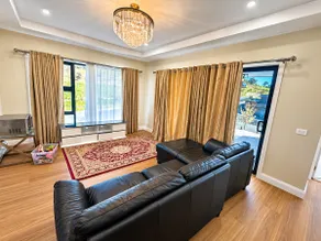 Luxury 4BR Retreat with Scenic Views - Image 4
