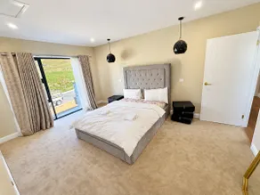 Luxury 4BR Retreat with Scenic Views - Image 2