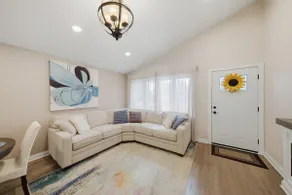 Entire 3B/2B Home in Wood Dale-Near O'Hare Airport - Image 3