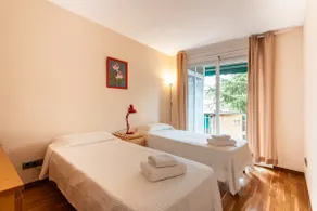 Bright and quiet apartment with terrace - Image 2