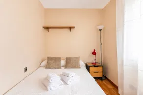 Bright and quiet apartment with terrace - Image 4