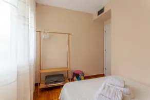 Bright and quiet apartment with terrace - Image 5