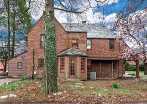 The Timber & Brick Cottage - Image 4
