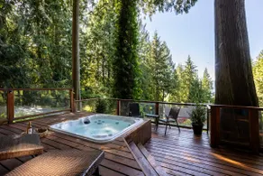 Lake House Escape with Hot Tub - Image 2