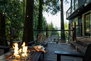 Lake House Escape with Hot Tub - Image 4