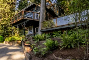 Lake House Escape with Hot Tub - Image 3