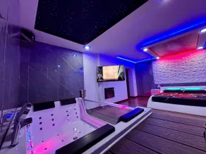 Jacuzzi under the starry sky, romantic getaway - Image 2
