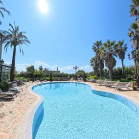 Vivenda de luxo / piscina aquecida privada / jardim privado - Image 3