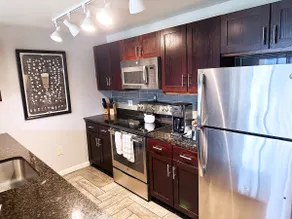 Modern Stowe Retreat | Prime Location, 2BR Condo - Image 2