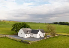 Lochside farmhouse for 10, stunning views - Image 3