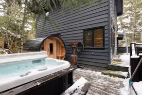 Falcon | Elegant Chalet | Hot tub | Prime Location - Image 5