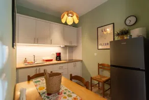 Family friendly apartment with a garden view - Image 2