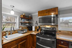 Cottage KC - 7 min to Kauffman/Arrowhead Stadium! - Image 5