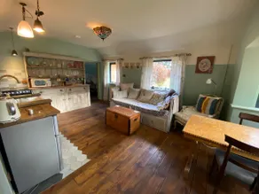 Quaint country cottage 15 mins fr Stratford. - Image 2