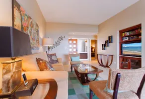 Elegant renoveret villa med fantastisk udsigt, selv mens du laver mad! - Image 4