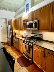 High-End South Side 4 Bedroom House, sleeps 15! - Image 4