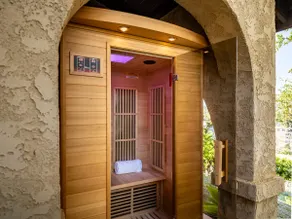 Retreat w/ Hot Tub, Sauna, Sunset Views, Fire Pit - Image 4