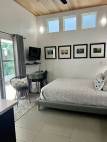 Stylish Private Studio | Walk to UF - Image 5