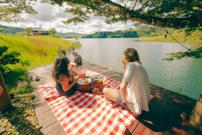 Lakefront Oasis: Dock, Kayak & Pet Friendly - Image 3