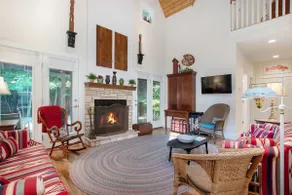 Art Coast Cottage: Tranquil Wooded Escape, Fire Pit, Fireplace, Hiking Trails - Image 4